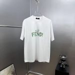 Co-branded gradient art font T-shirt, loose drop-shoulder silhouette, street fashion style, unisex